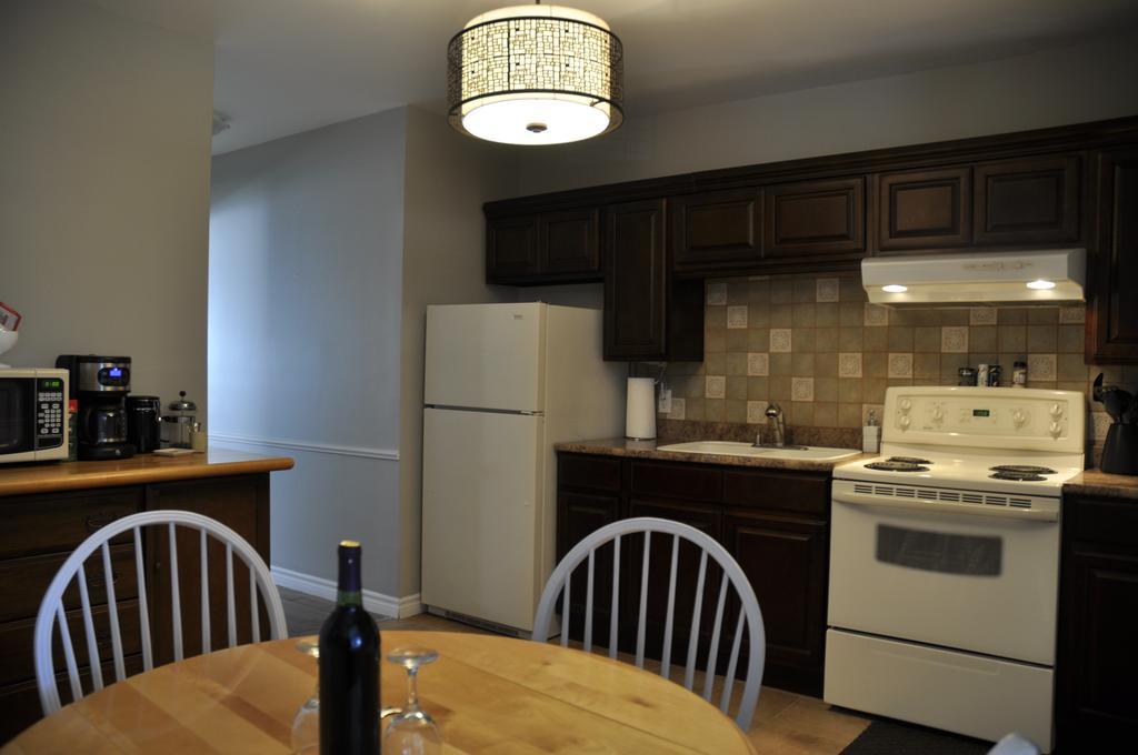Moncton Suites - Apartments Across Georges Dumont Extérieur photo