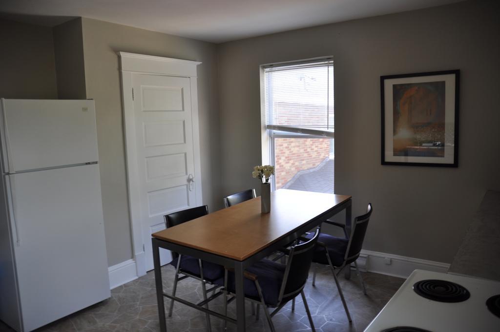 Moncton Suites - Apartments Across Georges Dumont Extérieur photo