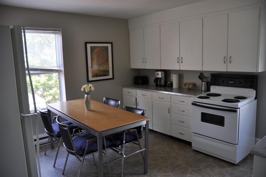 Moncton Suites - Apartments Across Georges Dumont Extérieur photo