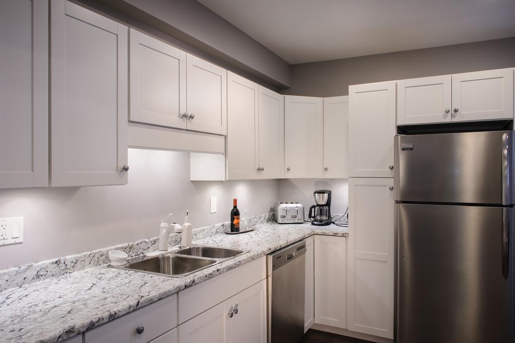 Moncton Suites - Apartments Across Georges Dumont Extérieur photo