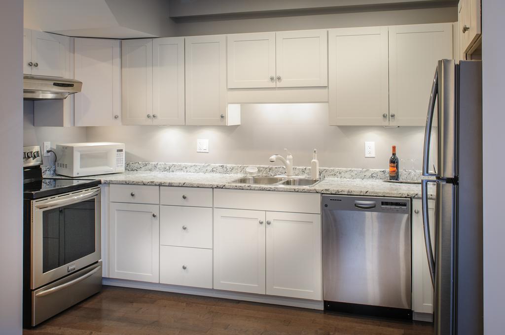Moncton Suites - Apartments Across Georges Dumont Extérieur photo