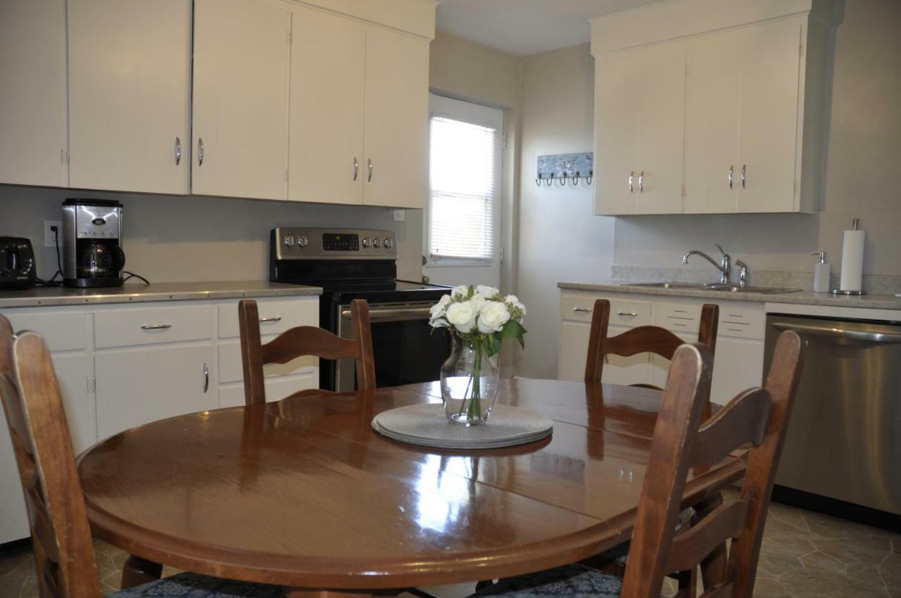 Moncton Suites - Apartments Across Georges Dumont Extérieur photo