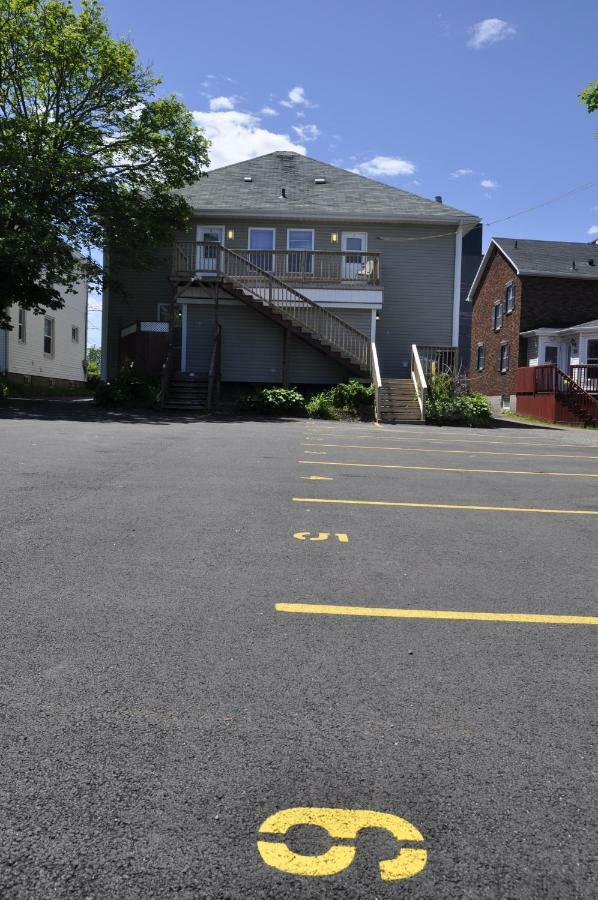 Moncton Suites - Apartments Across Georges Dumont Extérieur photo